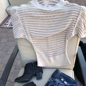 Tan lacy Banana Republic sweater in good cond.